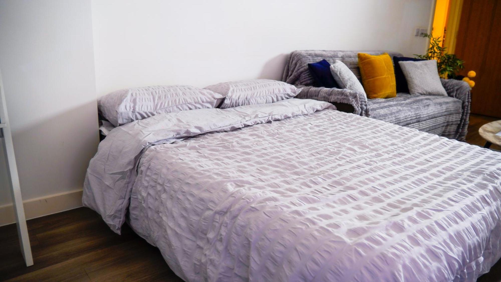 Centre With Balcony & Free Parking Apartment