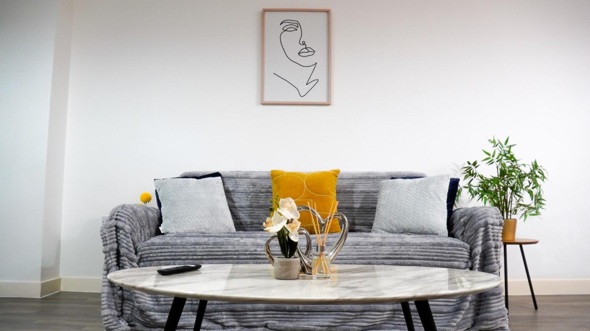 Centre With Balcony & Free Parking Manchester