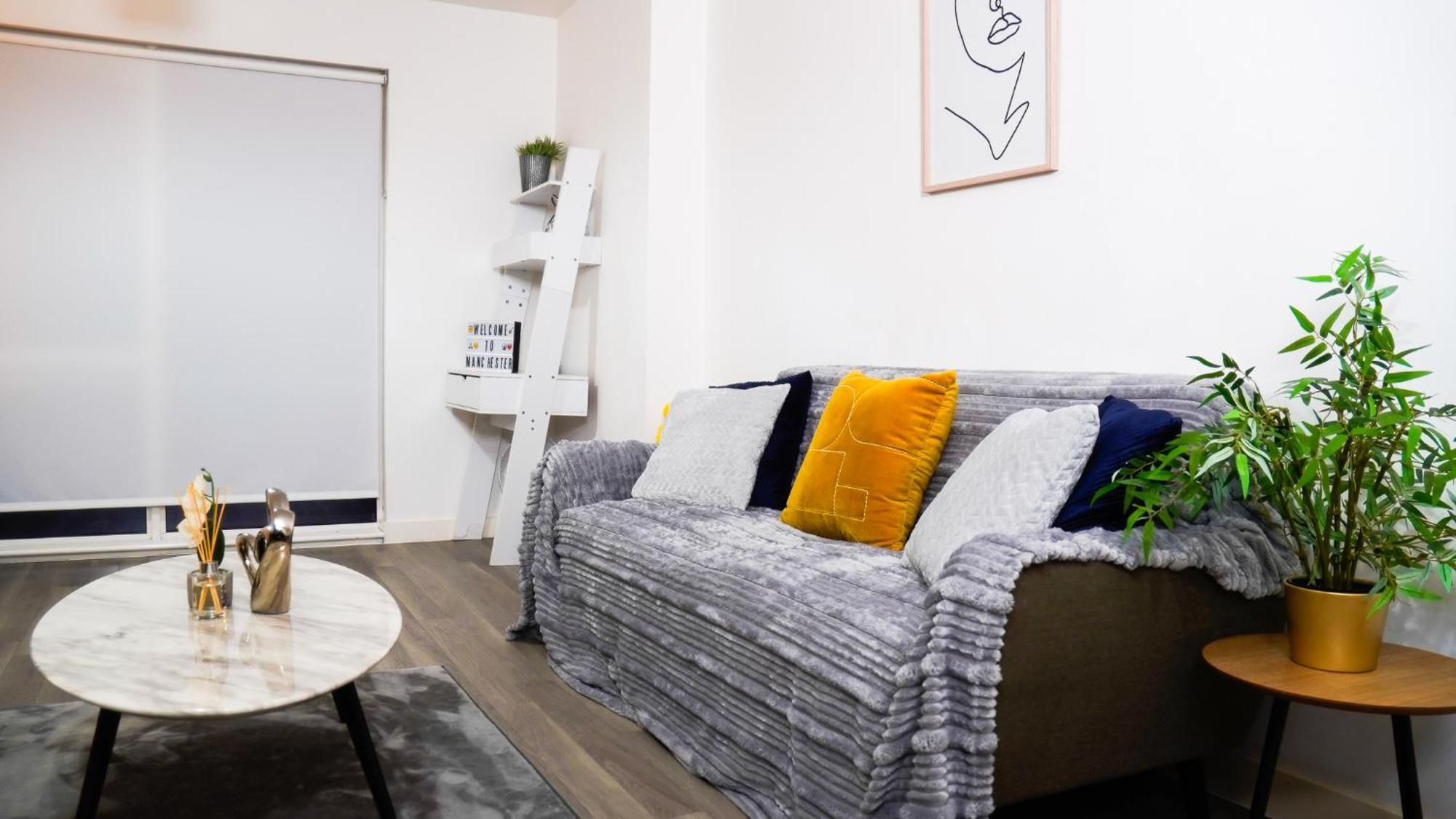 Centre With Balcony & Free Parking Apartment
